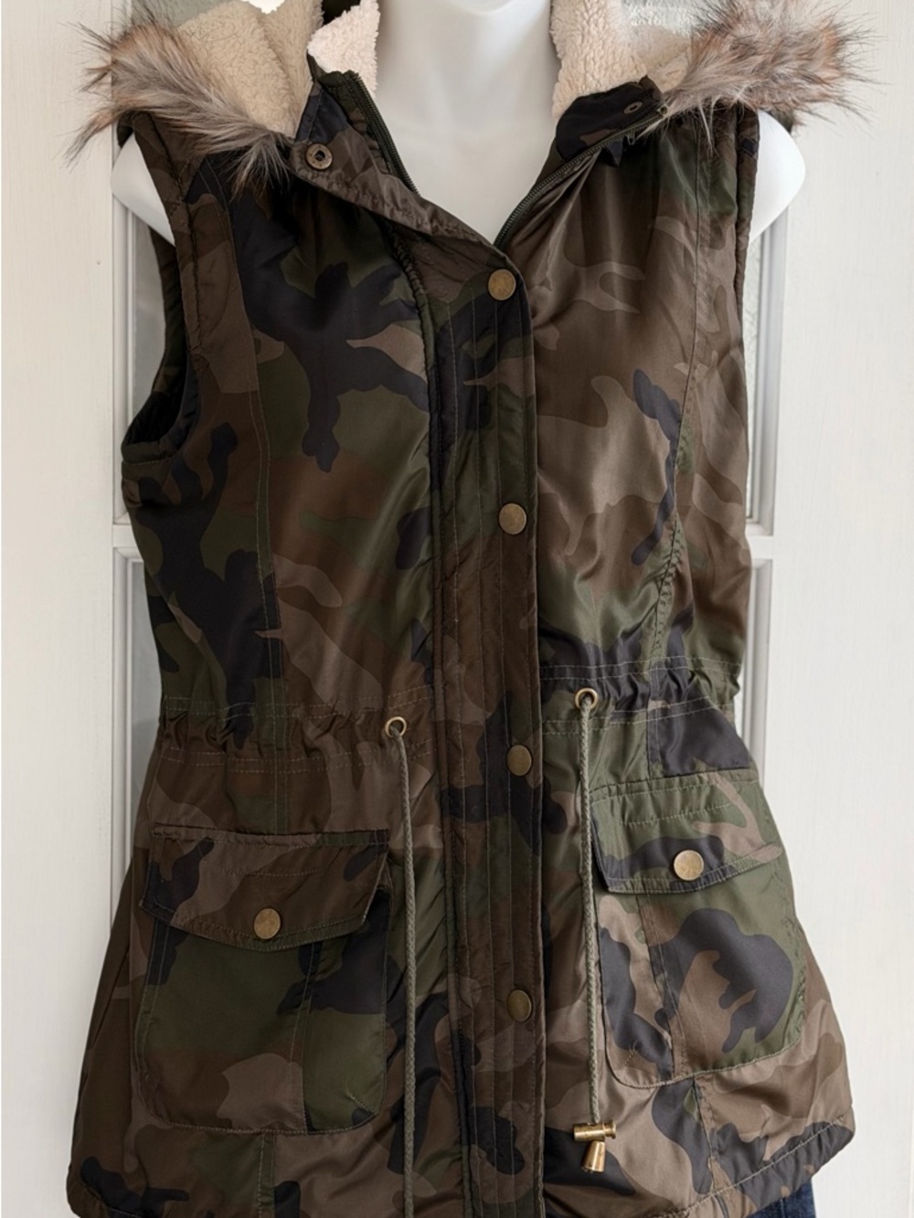 Daytrip Camo Hooded Utility Vest with Faux Fur Trim - Picture 1 of 3
